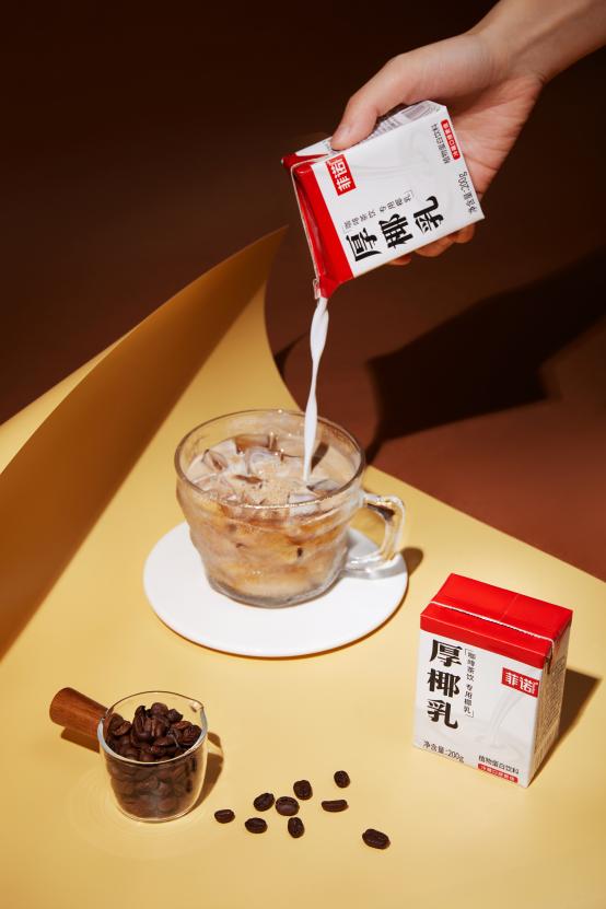 爆款生椰拿铁，百亿市场的引擎